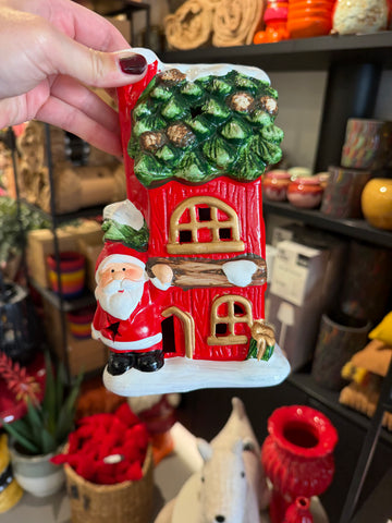 MICA DECORATIONS DECORATIE HUIS KERSTMAN ROOD LED BATTERY OPERATED - L12XB9,5XH21CM