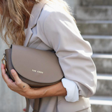 Handtas Alma Lisa Taupe Shoulder Bag